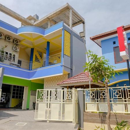 Oyo 1979 Alif Family Residence Malang Exterior foto