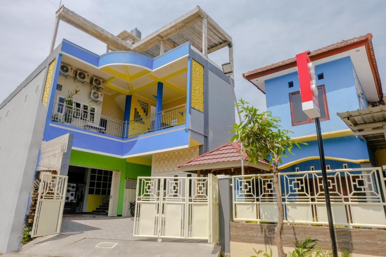 Oyo 1979 Alif Family Residence Malang Exterior foto
