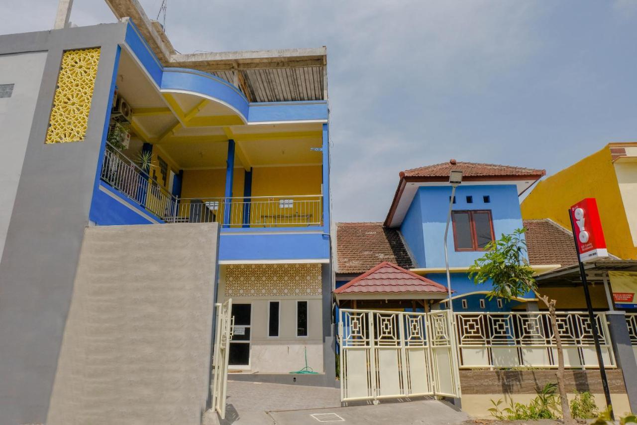 Oyo 1979 Alif Family Residence Malang Exterior foto